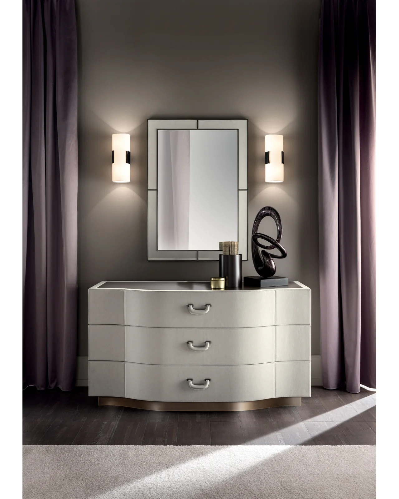 Amelia Mirror by Cantori, in an interior setting, photo 3 of 5
