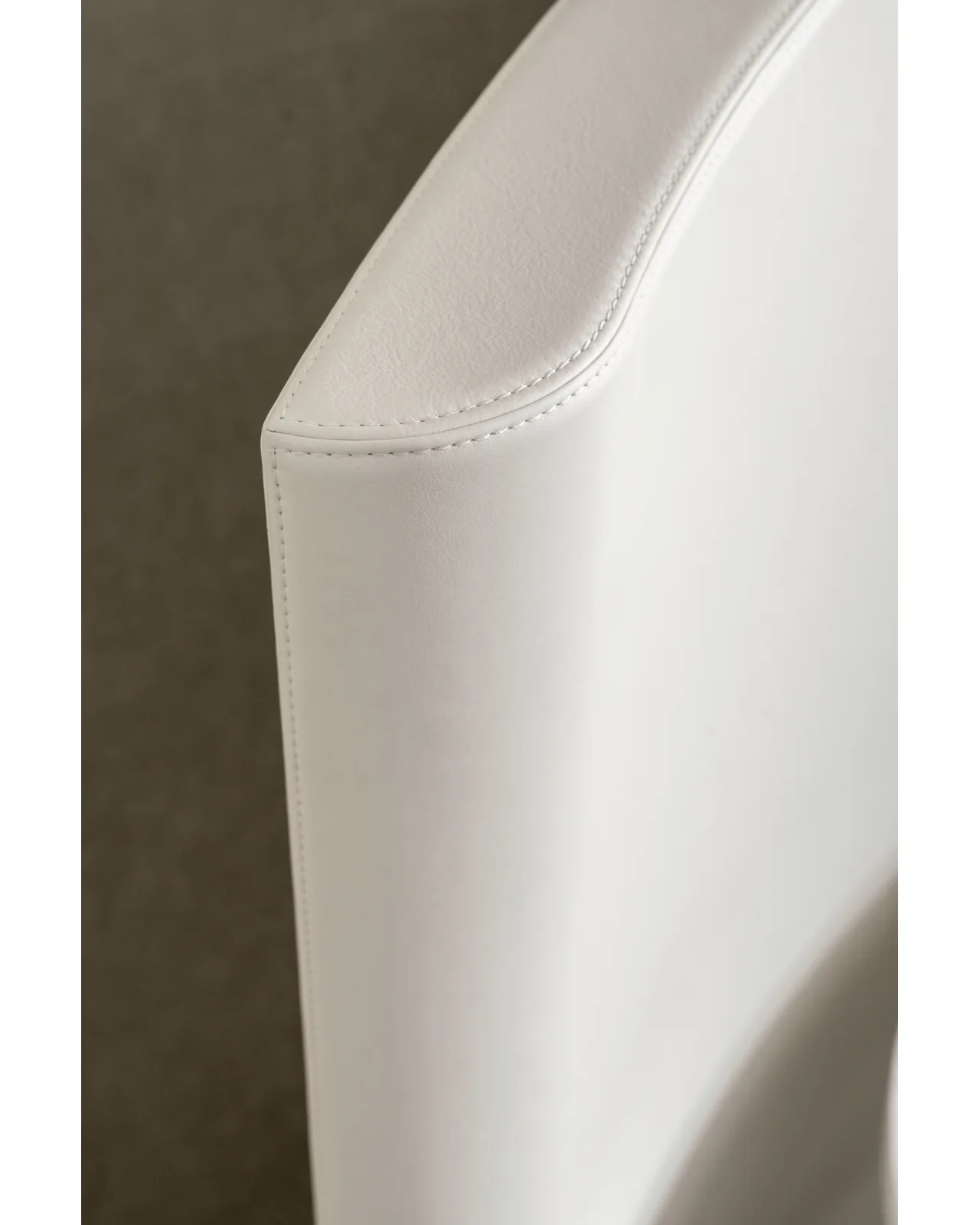 Mirage bed by Cantori, in an interior setting, photo 7 of 10