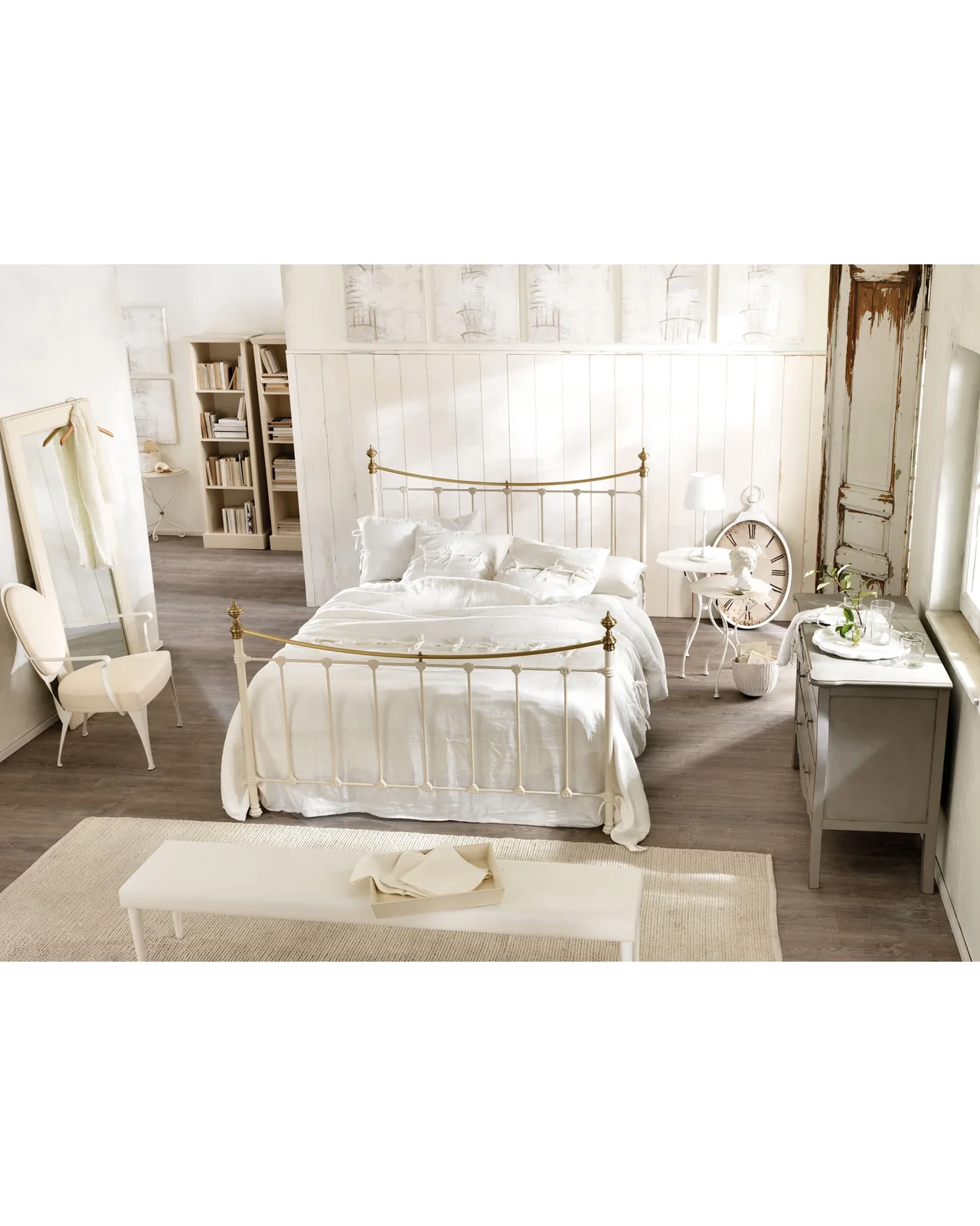 Oliver bed by Cantori, in an interior setting, photo 4 of 4, Nobili Design catalog