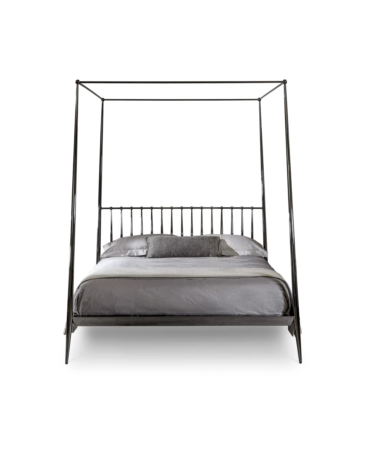 Urbino Canopy bed by Cantori, studio view, photo 9 of 9, Nobili Design catalog