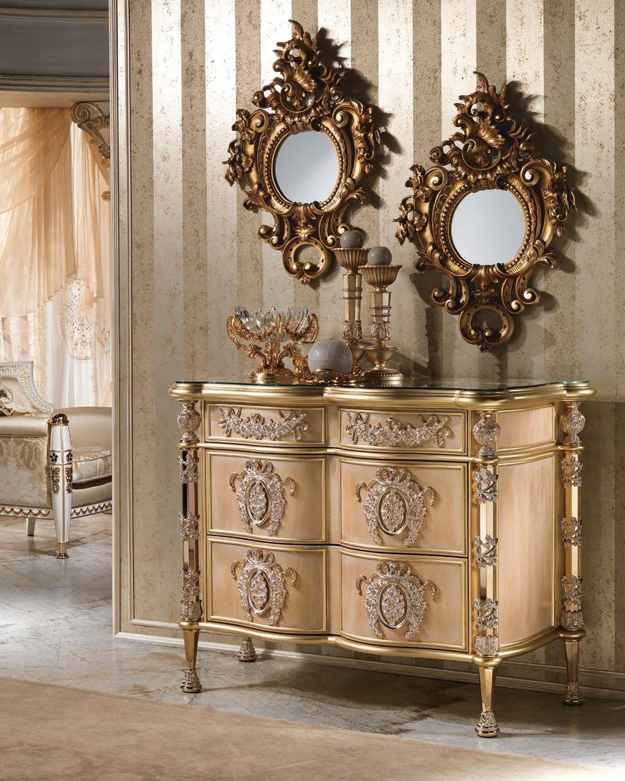 Cassettiera Royal RY009, collezione Royal di Cappelletti, cassettiera classica italiana in una camera da letto classica, foto 2 di 2