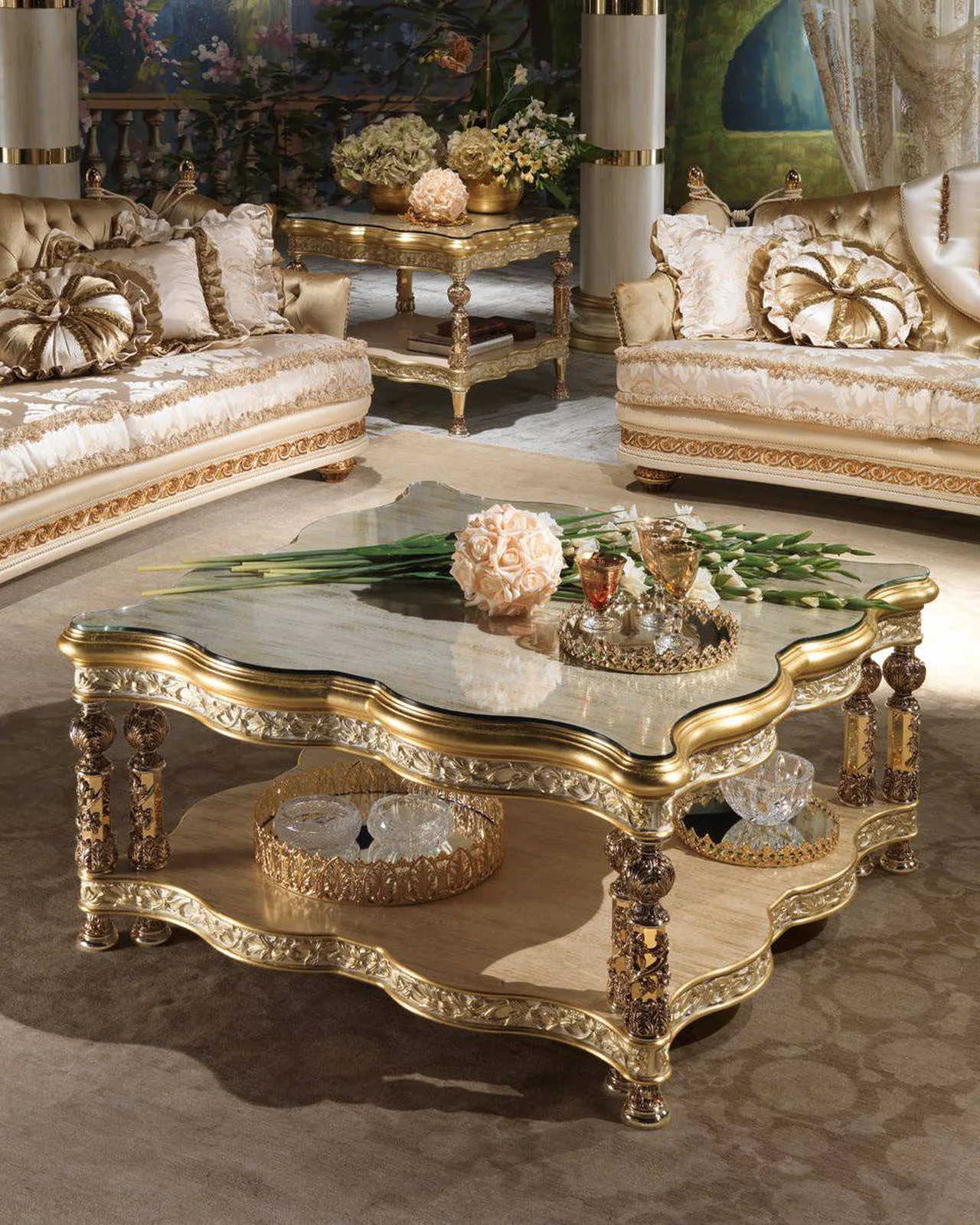 Royal Side Table RY075, Cappelletti Royal collection, classic Italian side table in a classic living room setting, photo 2 of 6