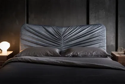 Upholstered bedroom bed Dama Dallagnese