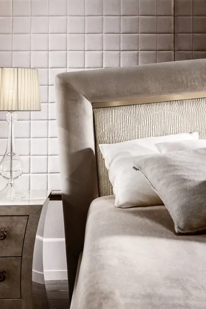 Upholstered bed Portofino.Dim 205 x 225 x 125 cm 29 h