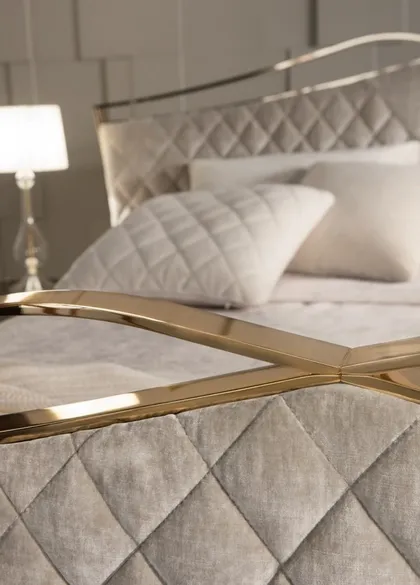 Upholstered bed Valentino. Dim 197 x 224 x 117cm - 82 31 h