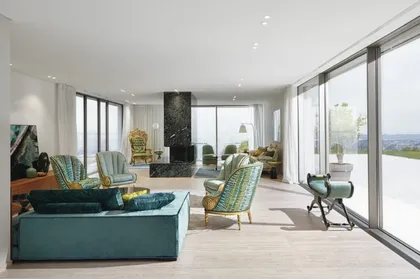 CasinoRoyale sittingroom